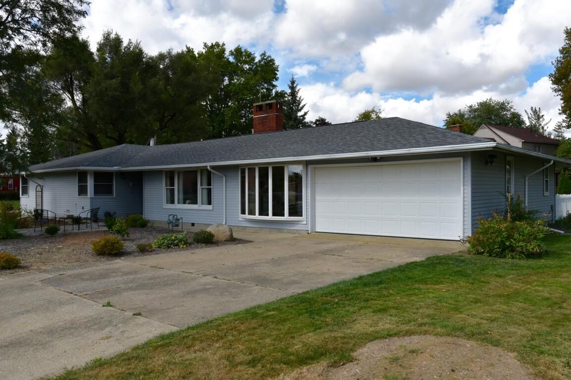 Property Photo: 280 W Park Avenue OH 43338