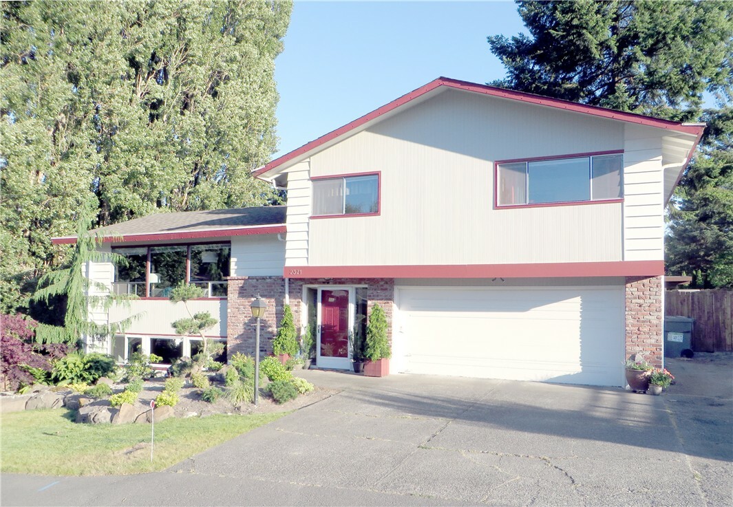 Property Photo:  2321 SW 115th St  WA 98146 