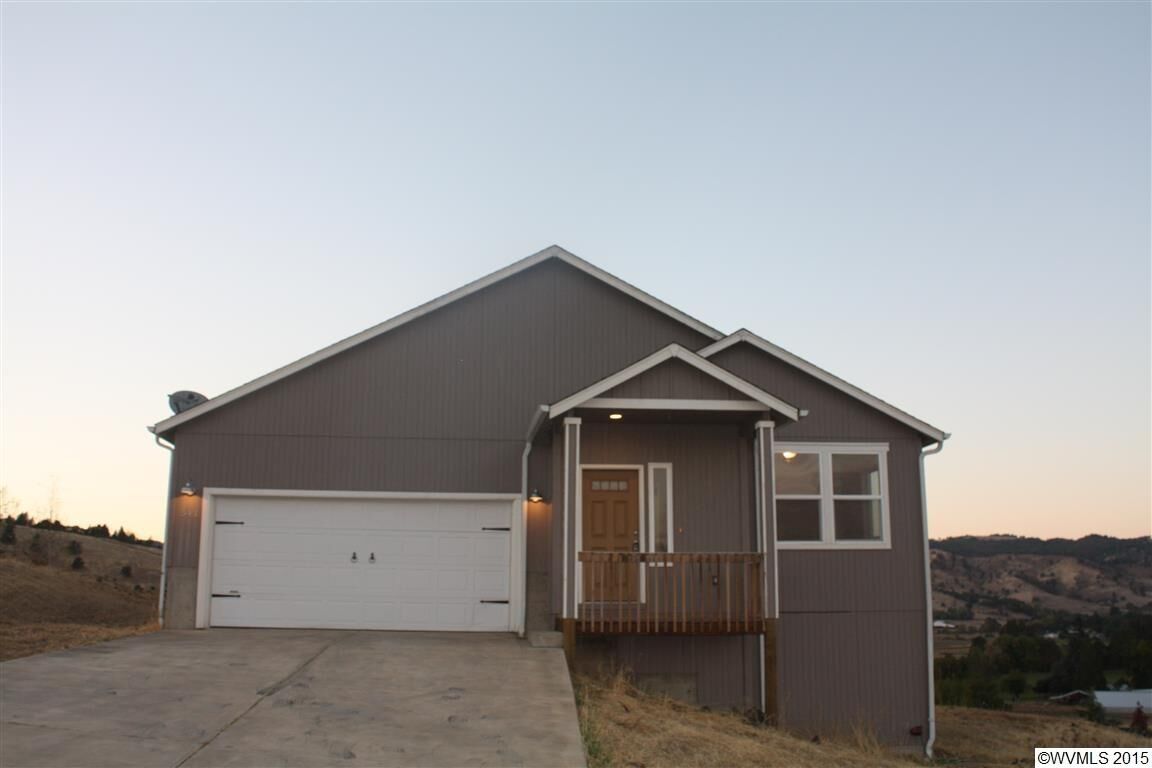 Property Photo: 541 Salmon St OR 97471