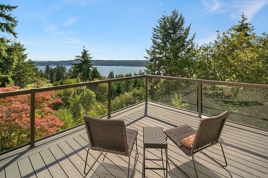 Property Photo:  12524 68th Ave NE  WA 98034 