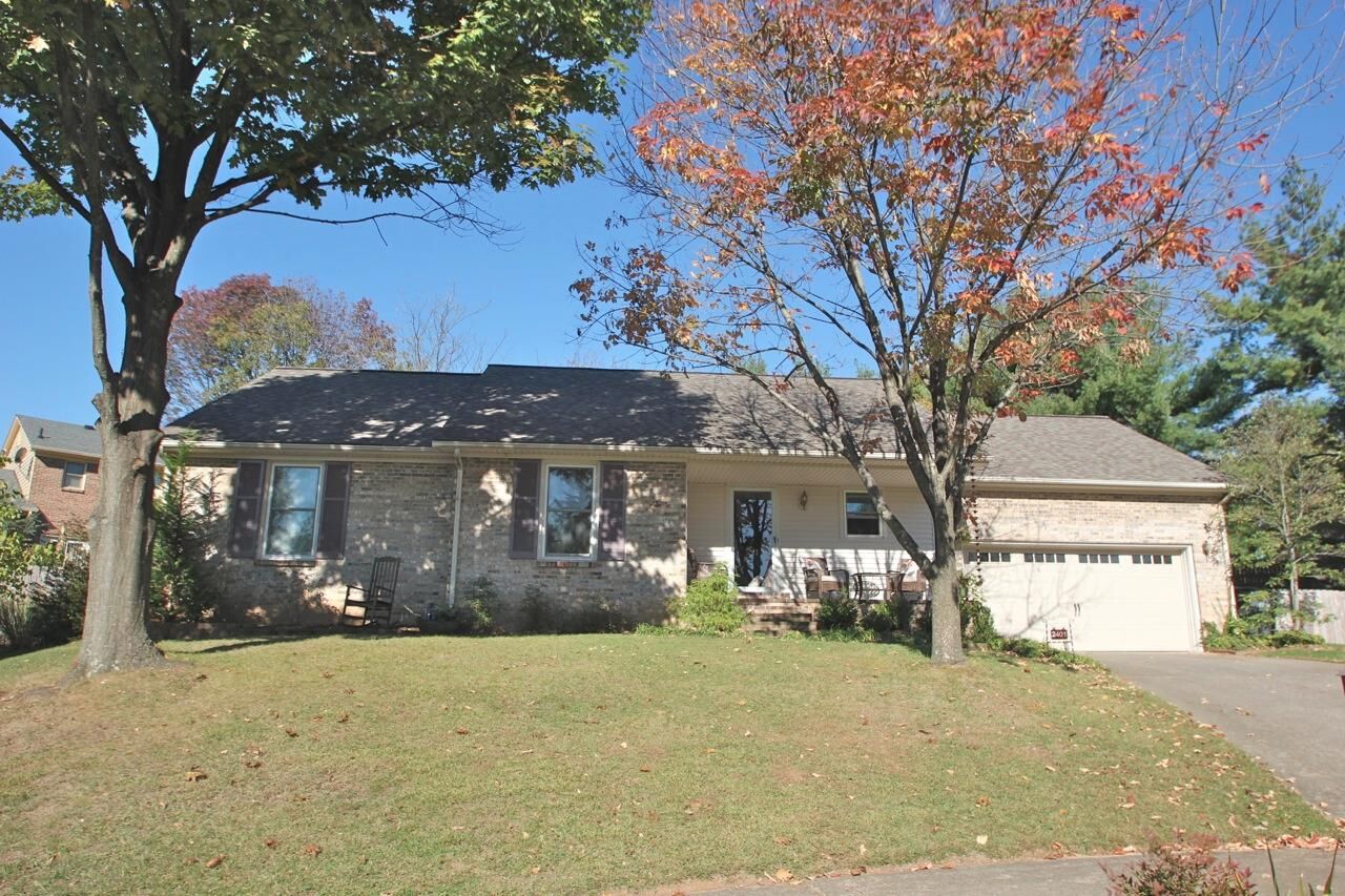 Property Photo:  2401 Parterre Place  KY 40504 