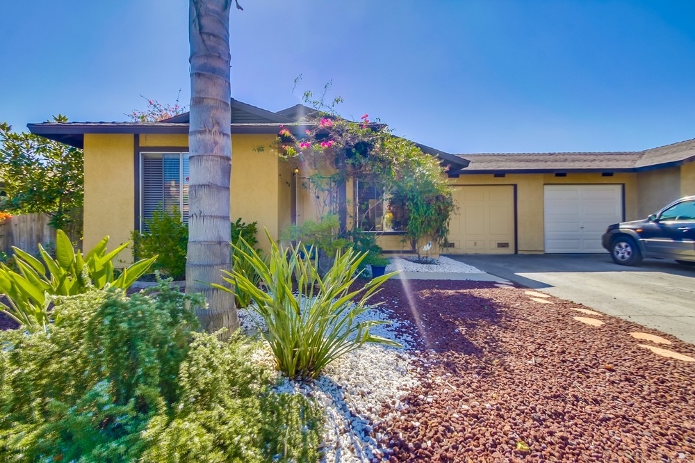 Property Photo:  4555 Beverly Glen Drive  CA 92056 