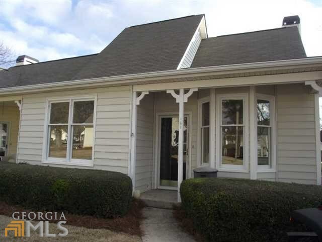 Property Photo:  141 Victoria Way  GA 30075 