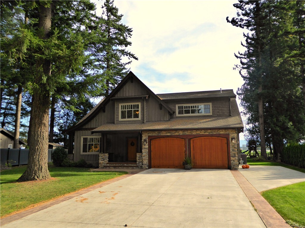 Property Photo: 8576 Lynnwood Dr WA 98264