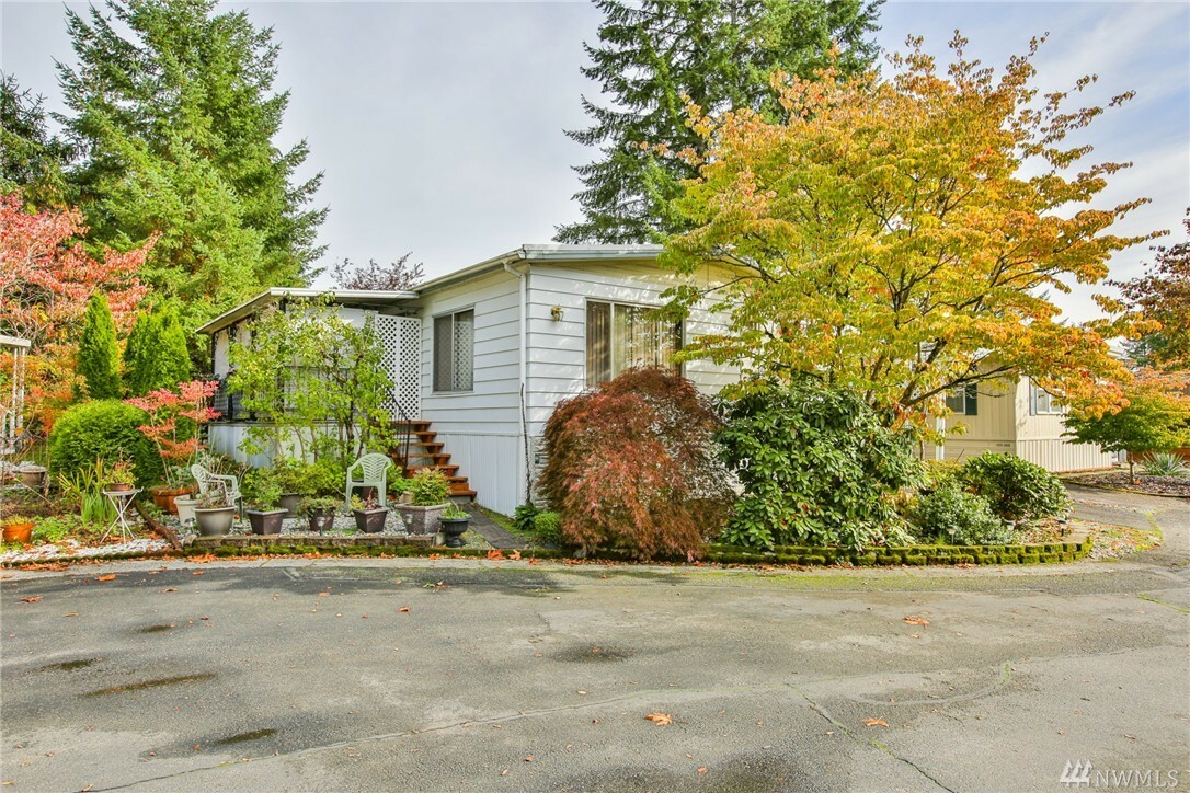 Property Photo:  18425 NE 95th St 165  WA 98052 