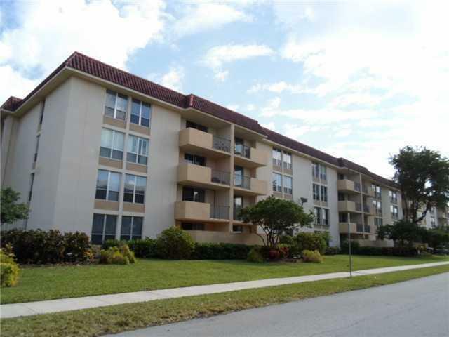 Property Photo:  1000 Spanish River Road 3U  FL 33432 