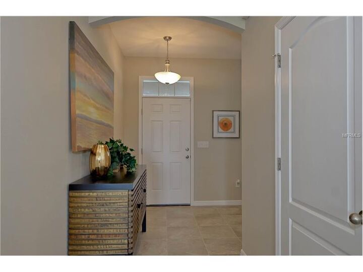 Property Photo:  11507 Warren Oaks Place  FL 33578 