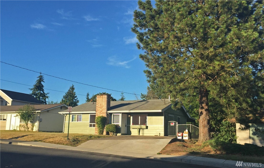 Property Photo: 2410 Woburn Street WA 98229