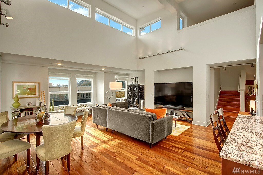 Property Photo: 7800 SE 27th St 502 WA 98040
