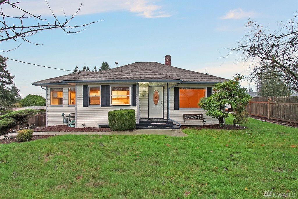 Property Photo:  6425 Beverly Blvd  WA 98203 