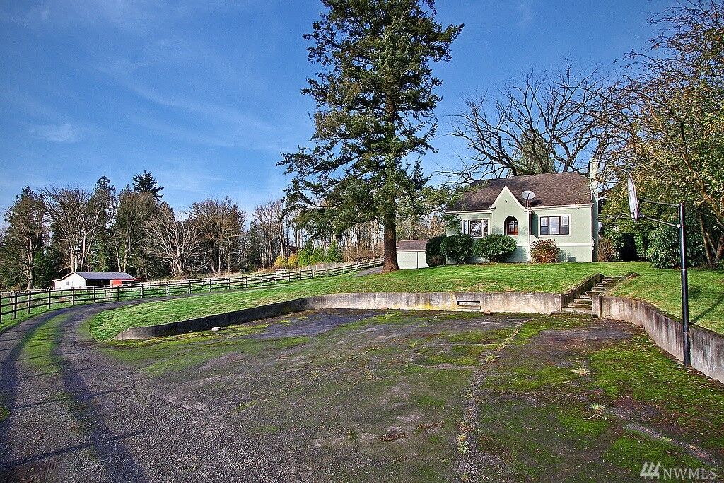 Property Photo: 6225 76th St SE WA 98290