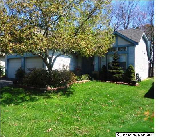 Property Photo:  20 Waverly Lane  NJ 08527 