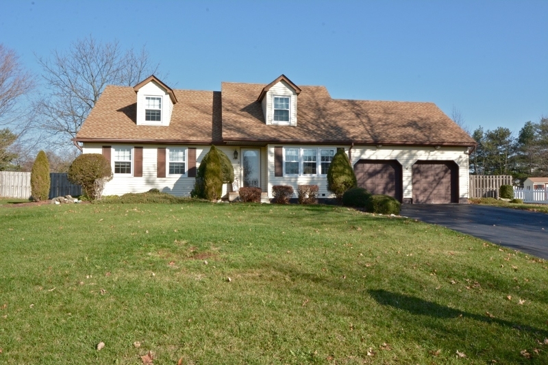 Property Photo:  9 Londonderry Dr  NJ 08822 