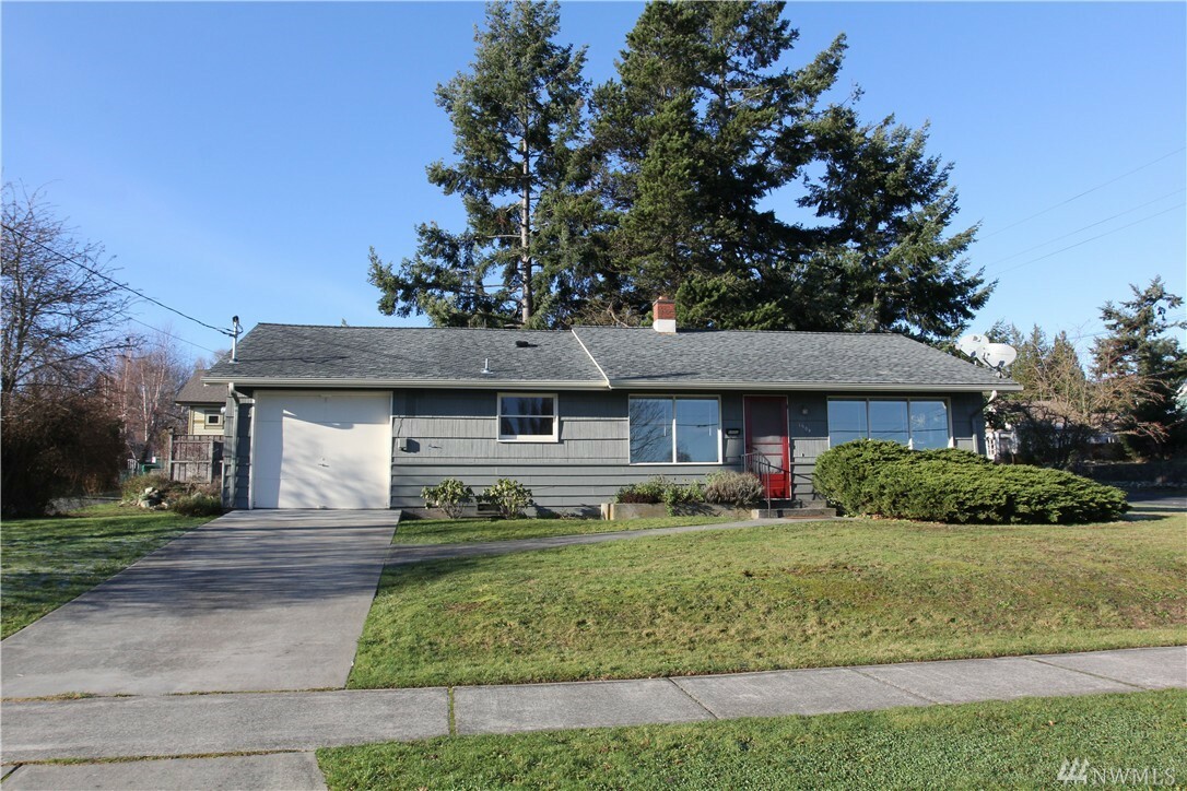 Property Photo:  1504 M Ave  WA 98221 