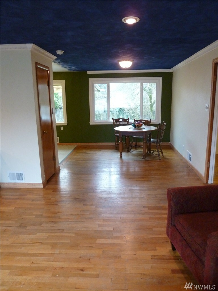 Property Photo: 423 Bowes Dr WA 98466