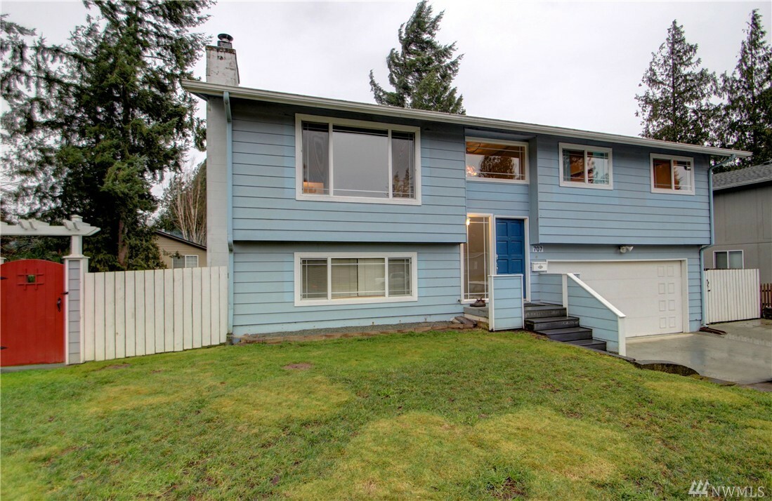 Property Photo:  707 Bingham Place  WA 98284 