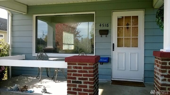 Property Photo:  