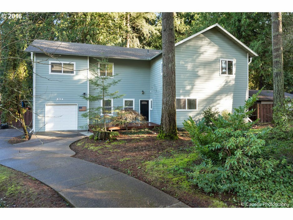 Property Photo:  436 SE 26th Ave  OR 97123 