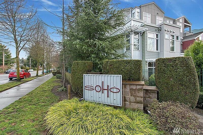 Property Photo:  521 7th Ave 203  WA 98033 