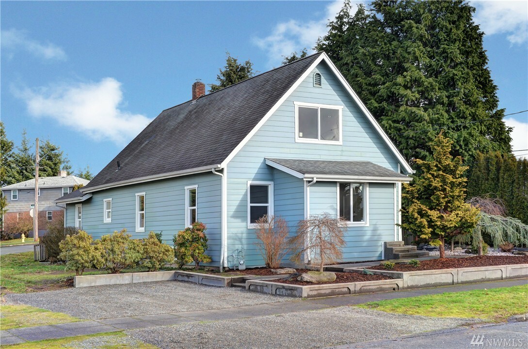 Property Photo: 1905 Hillcrest Ave WA 98022