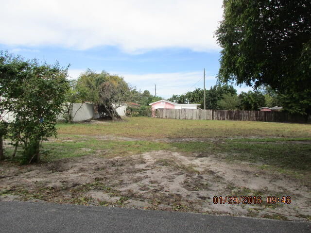Property Photo:  107 Wilson Road  FL 33406 