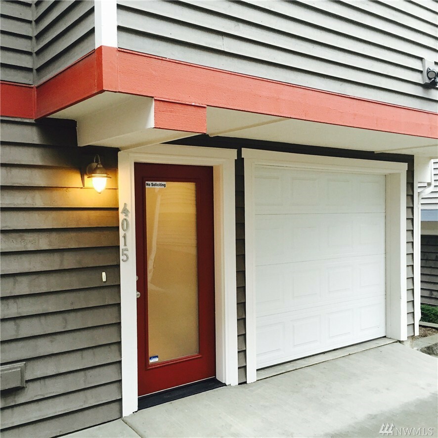 Property Photo:  4015 7th Ave NE  WA 98105 