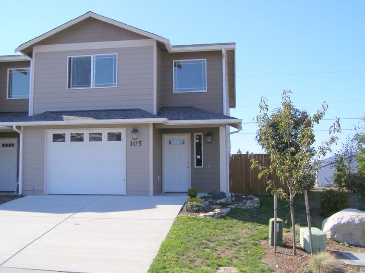 105 NE Melrose Dr  Oak Harbor WA 98277 photo