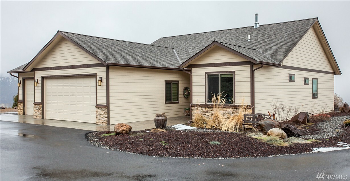 Property Photo: 11 Ohrazda Lane WA 98802