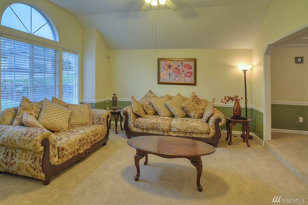 Property Photo: 24515 SE 44th St WA 98029