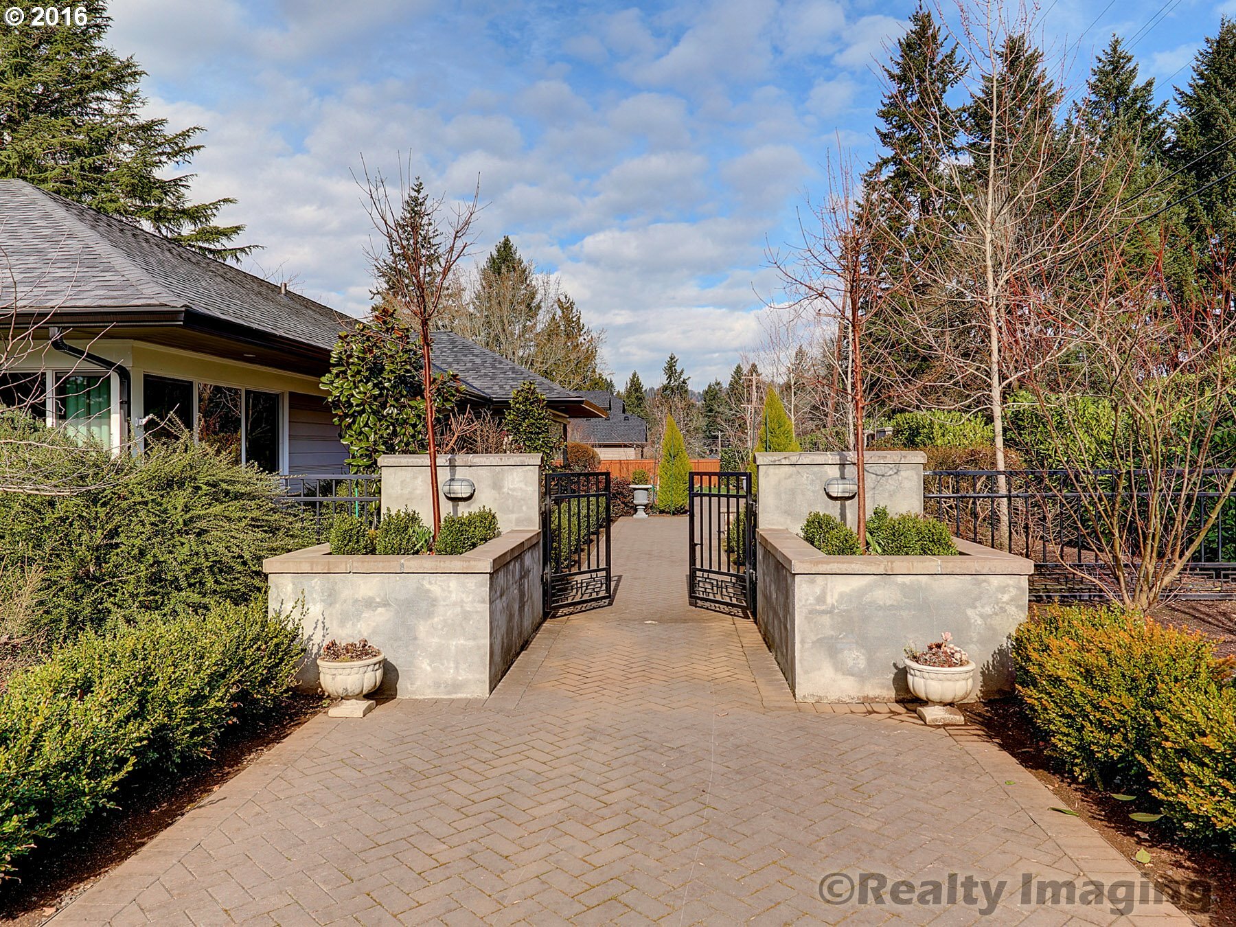 Property Photo:  4455 SW Laurelwood Ave  OR 97225 