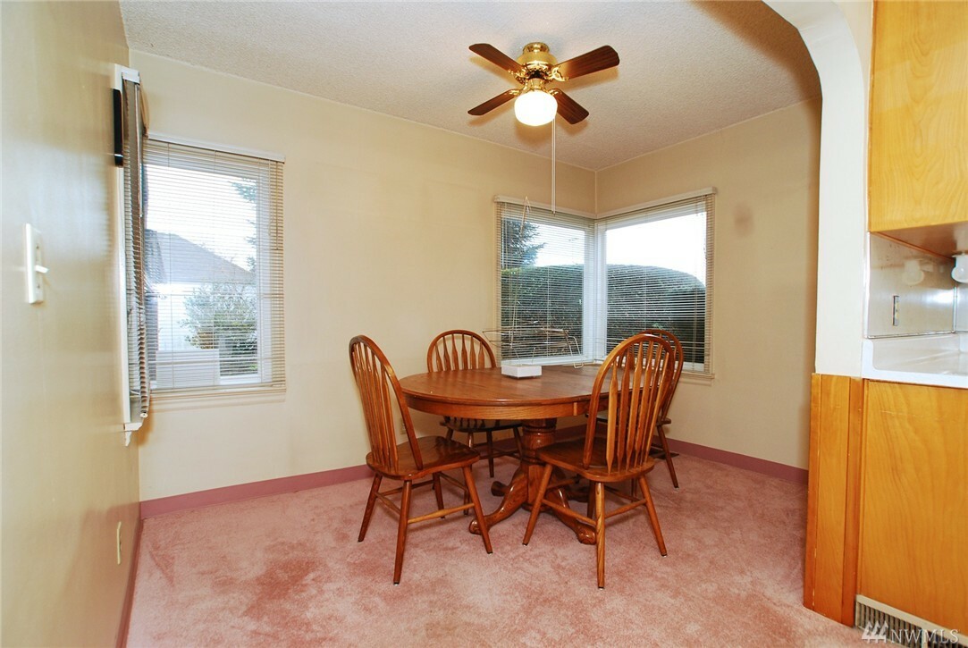 Property Photo:  316 J St NE  WA 98002 