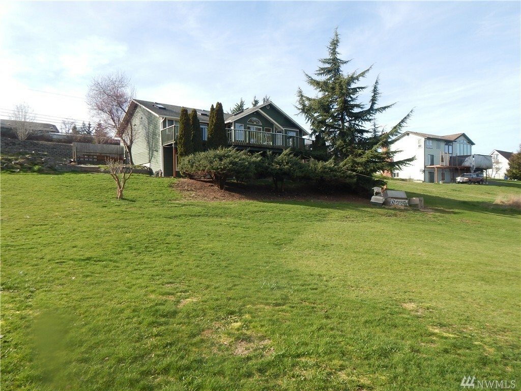 Property Photo:  8907 Woodland Avenue E  WA 98371 