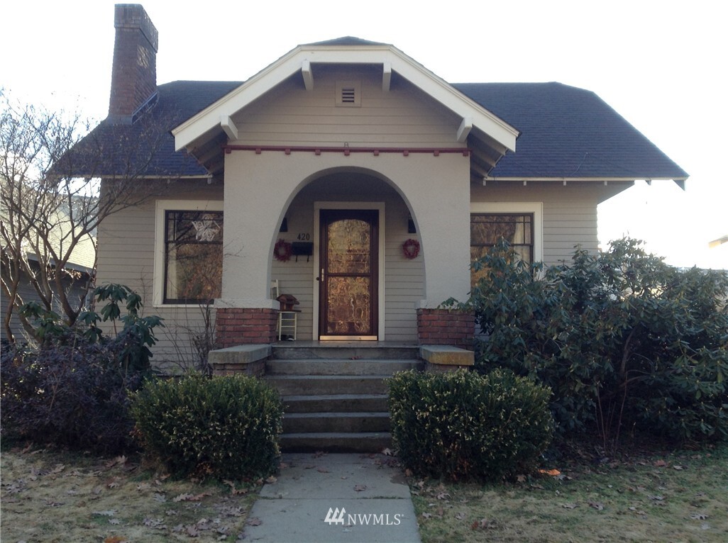 Property Photo:  420 Cottage  WA 98815 