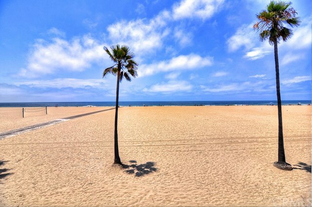 Property Photo: 1104 W Oceanfront CA 92661