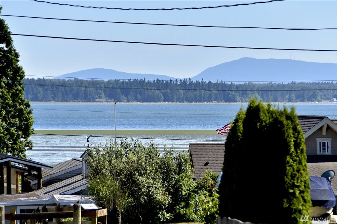 Property Photo:  5112 Seaview Dr  WA 98230 