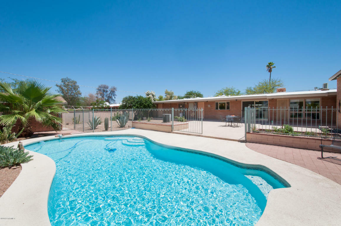 Property Photo:  5615 E Holmes Street  AZ 85711 