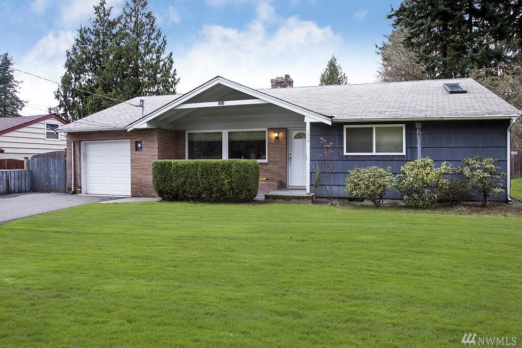 Property Photo:  1310 N 169th Street  WA 98133 