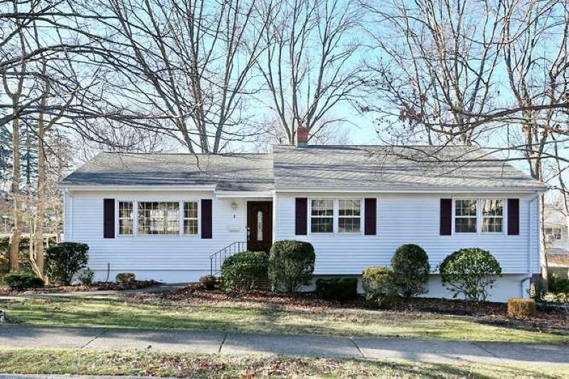 Property Photo:  2 Briarwood Ct  NJ 07630 