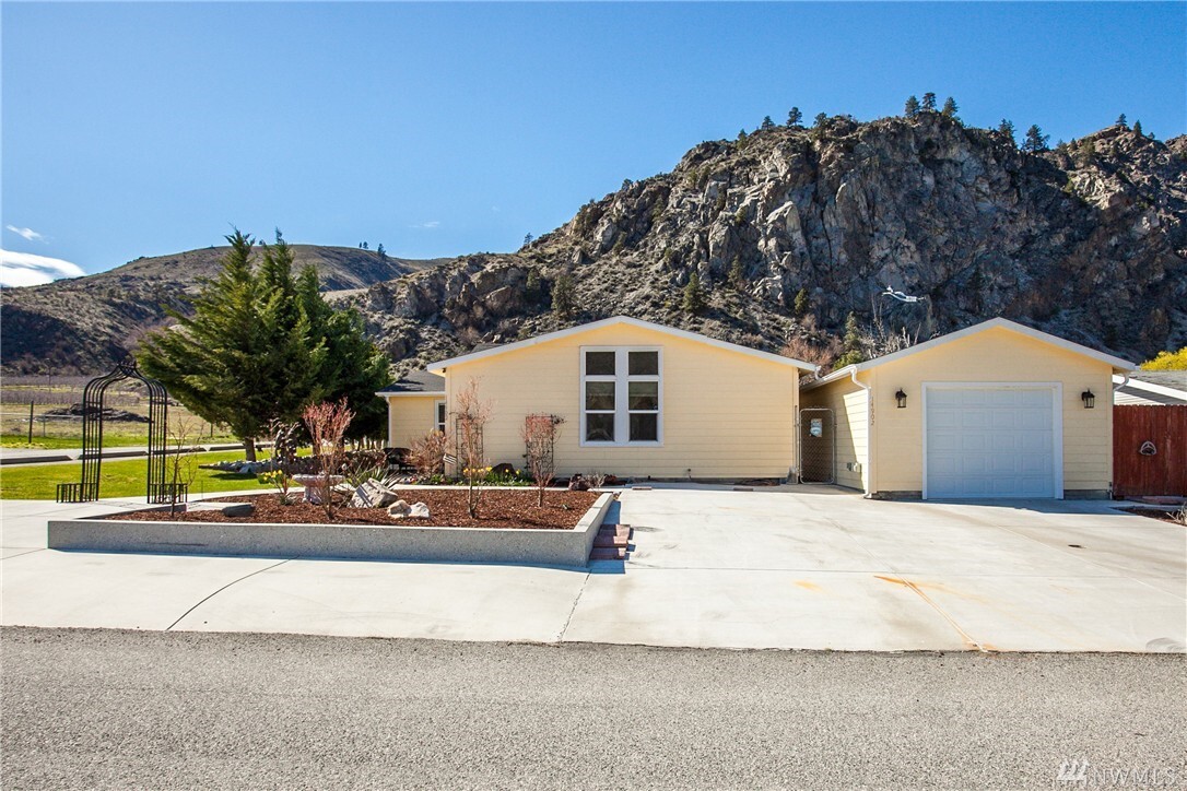 Property Photo: 14902 Golden Delicious St WA 98822