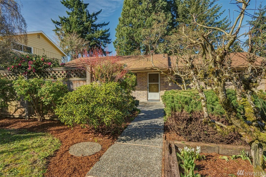 Property Photo: 9830 NE 29th St WA 98004