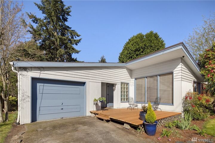 10303 20th Ave NE  Seattle WA 98125 photo