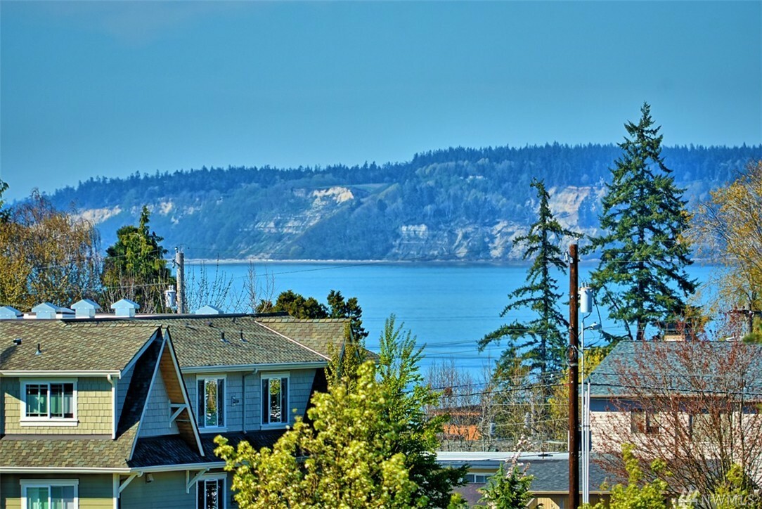 Property Photo:  712 Bell St  WA 98020 