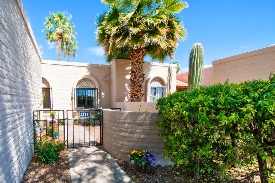 Property Photo:  2255 E Camino Rio  AZ 85718 