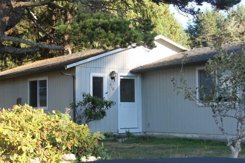 Property Photo: 610 SE Jetty Avenue OR 97367