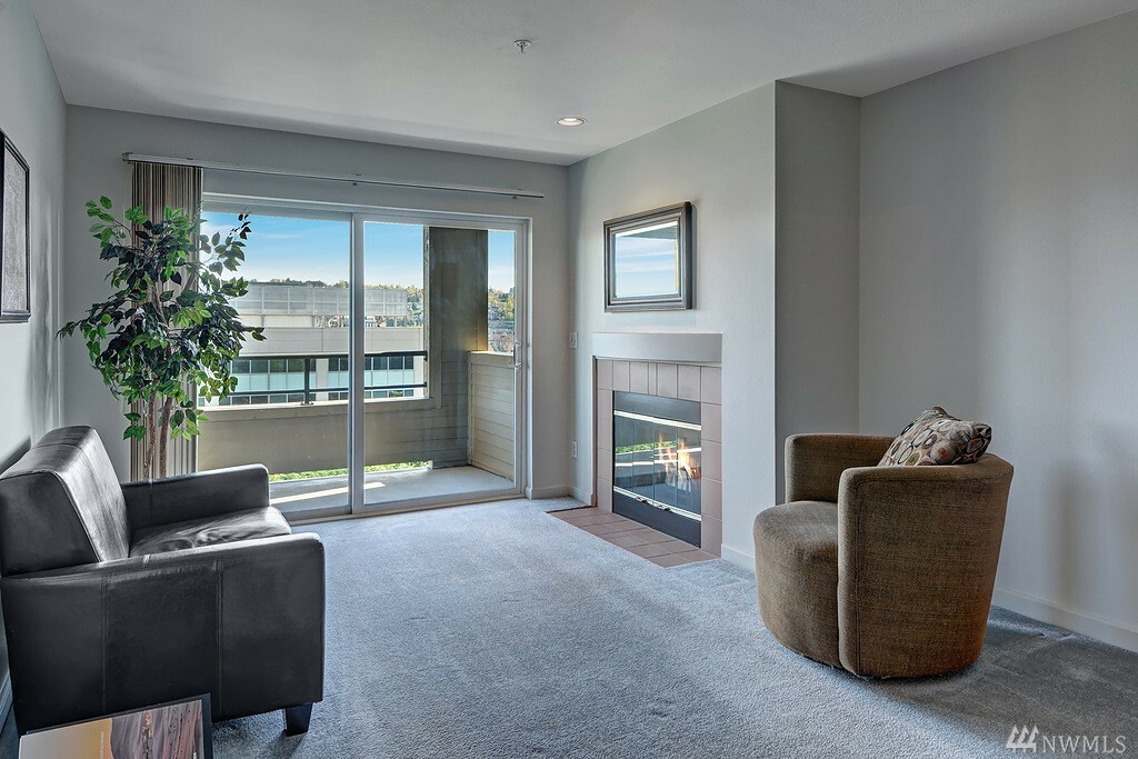 Property Photo: 1504 Aurora Ave N 210 WA 98109