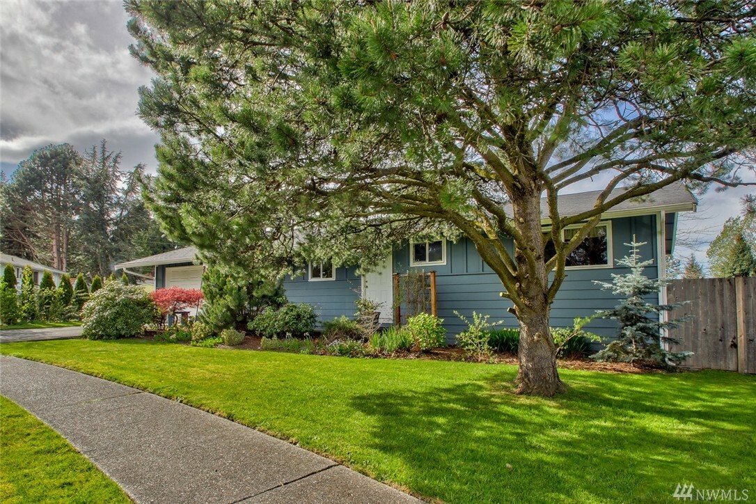 Property Photo:  1829 Viewmont Dr  WA 98273 