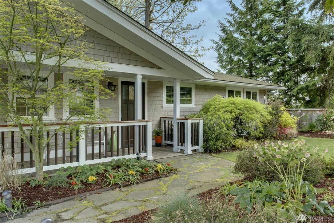 Property Photo: 10032 NE 30th Place WA 98004