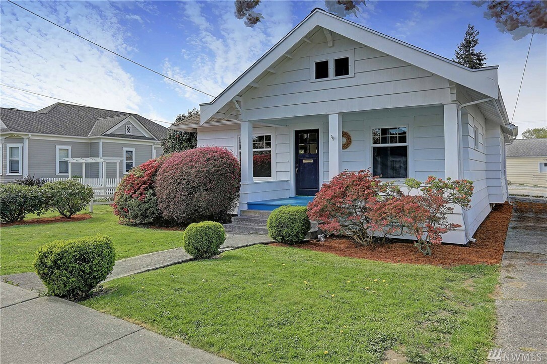 Property Photo:  217 Anacortes St  WA 98233 