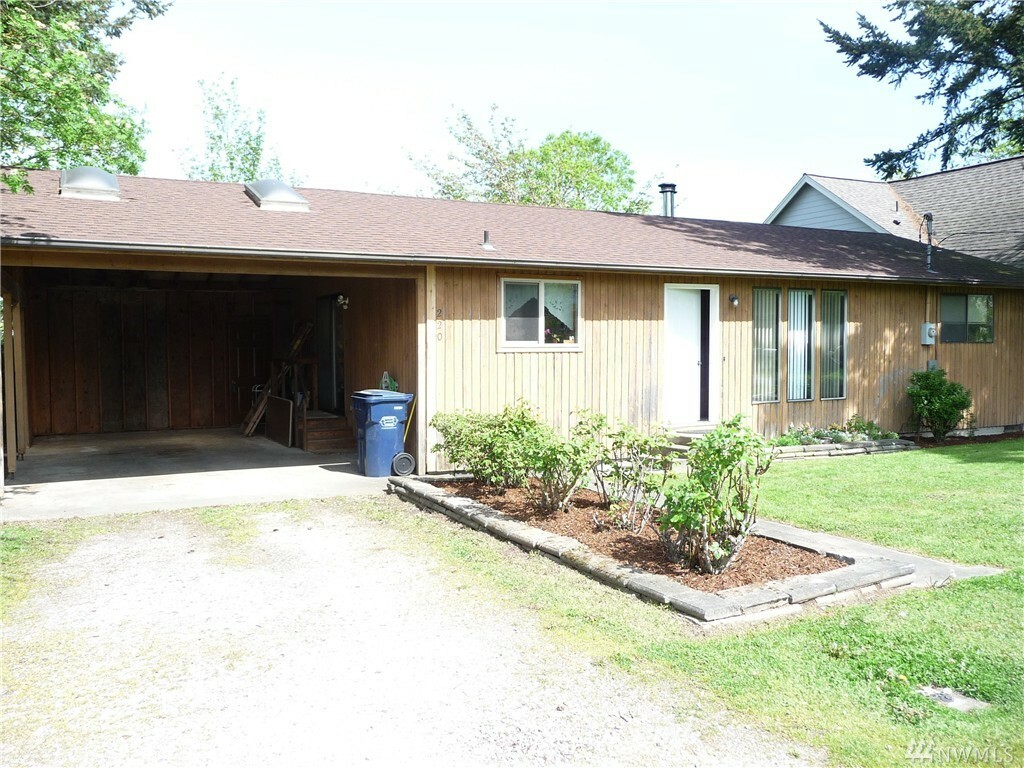 Property Photo:  220 Columbia St  WA 98295 