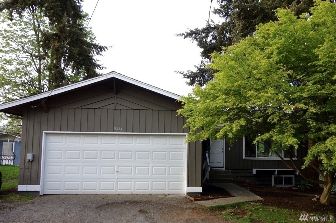 Property Photo:  11414 14th Ave S  WA 98168 